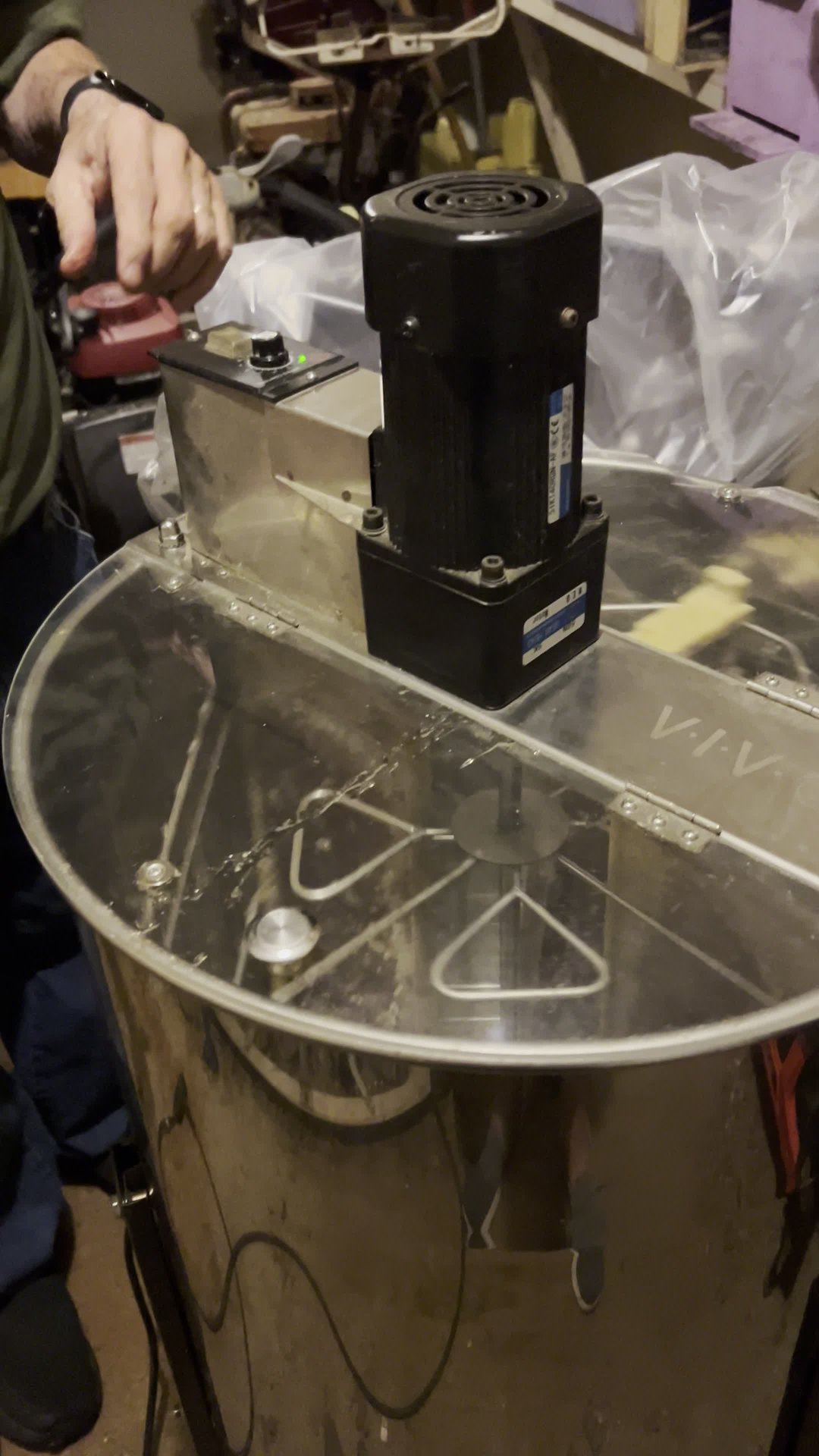 The extractor in motion